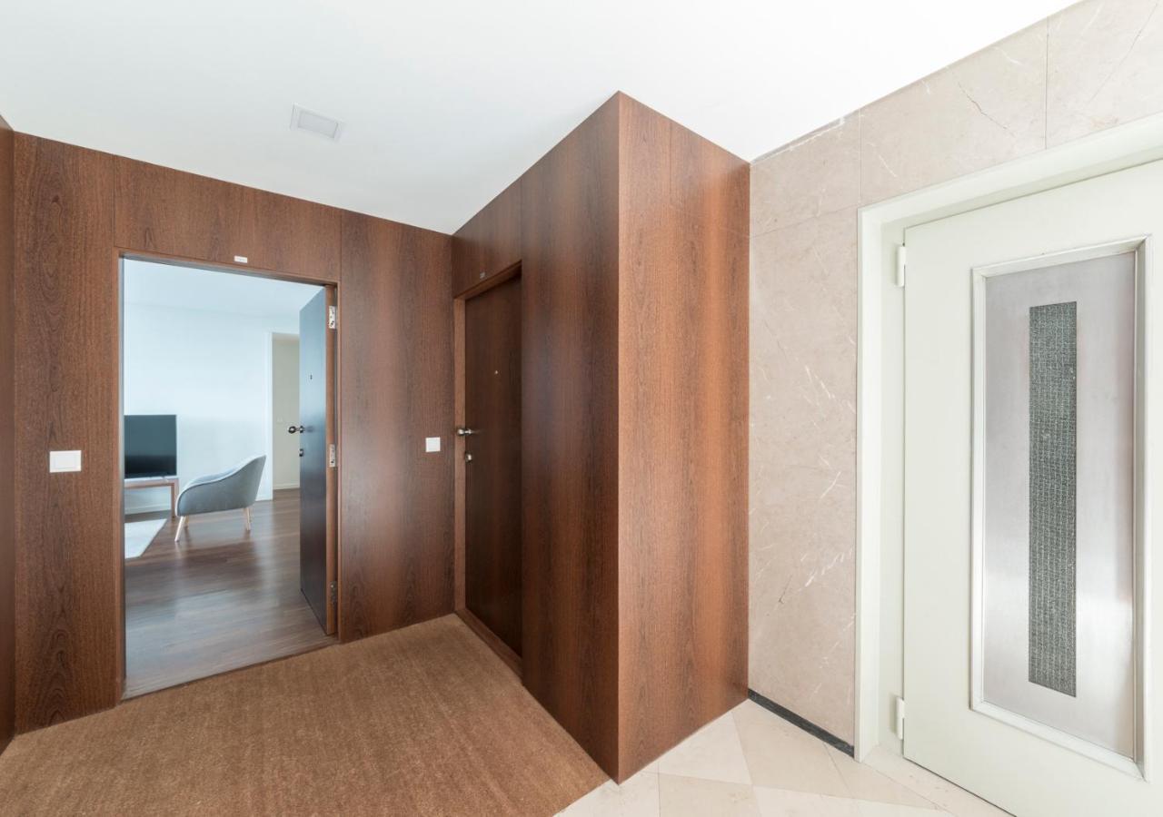 Bo - Julio Dinis * Apartments & Parking *