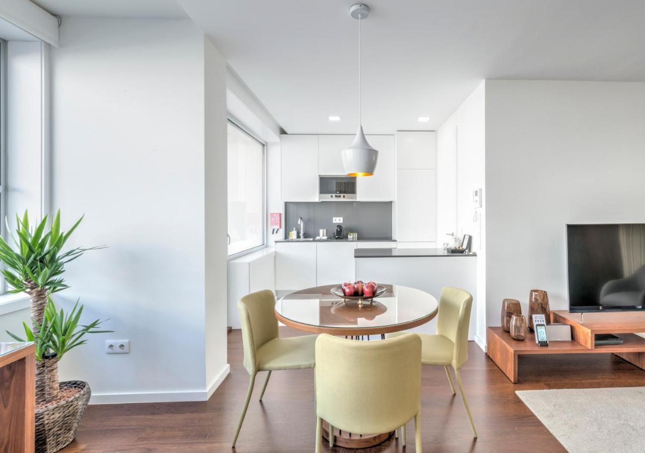 Bo - Julio Dinis * Apartments & Parking *