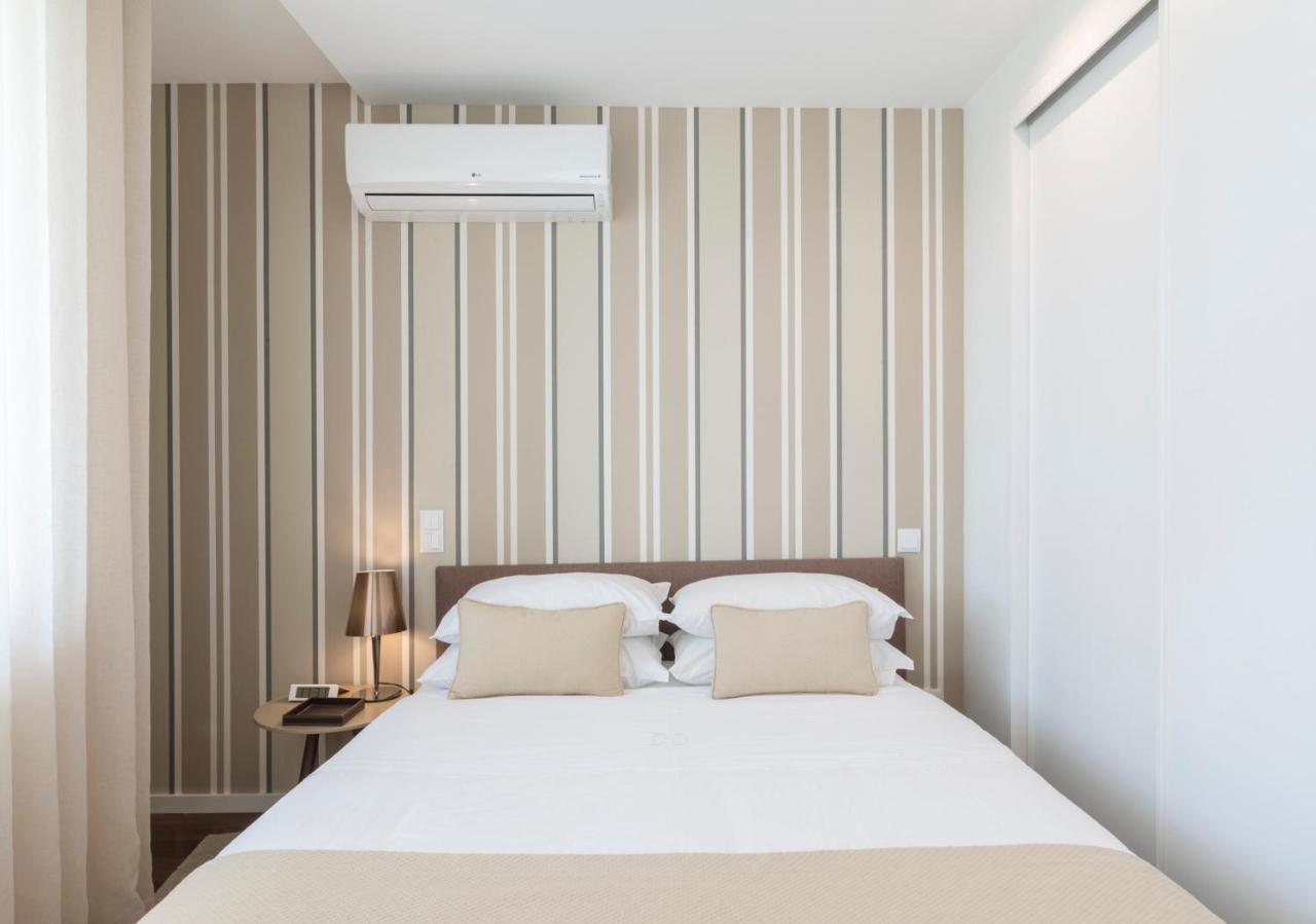Bo - Julio Dinis * Apartments & Parking